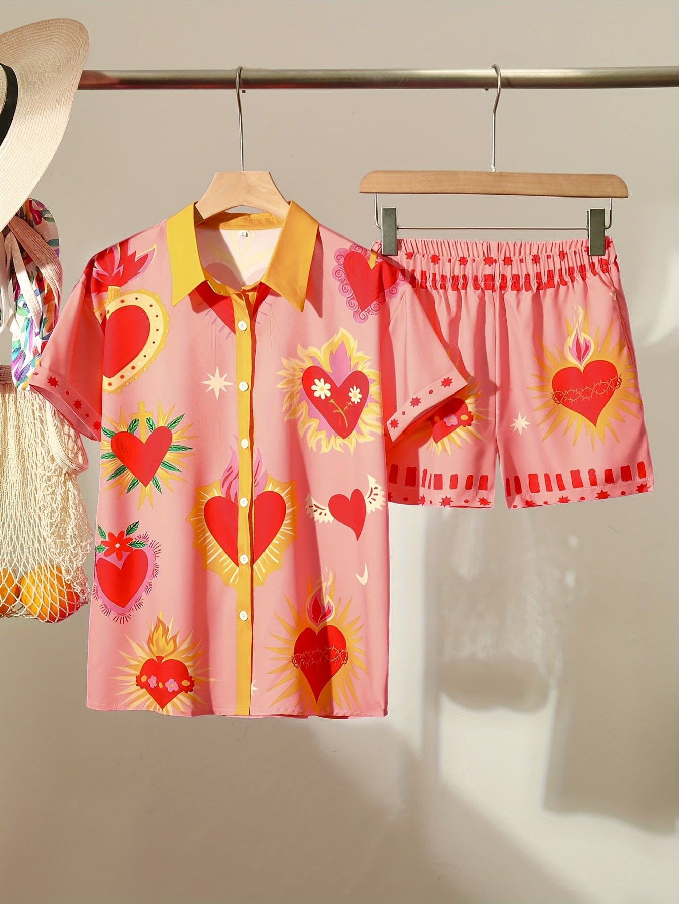 Women'S Pink Heart Print Short Sleeve Blouse & Shorts Set - Casual Beach Vacation Style, Polyester Fabric, Casual Attire|Beach Attire|Polyester Fabric