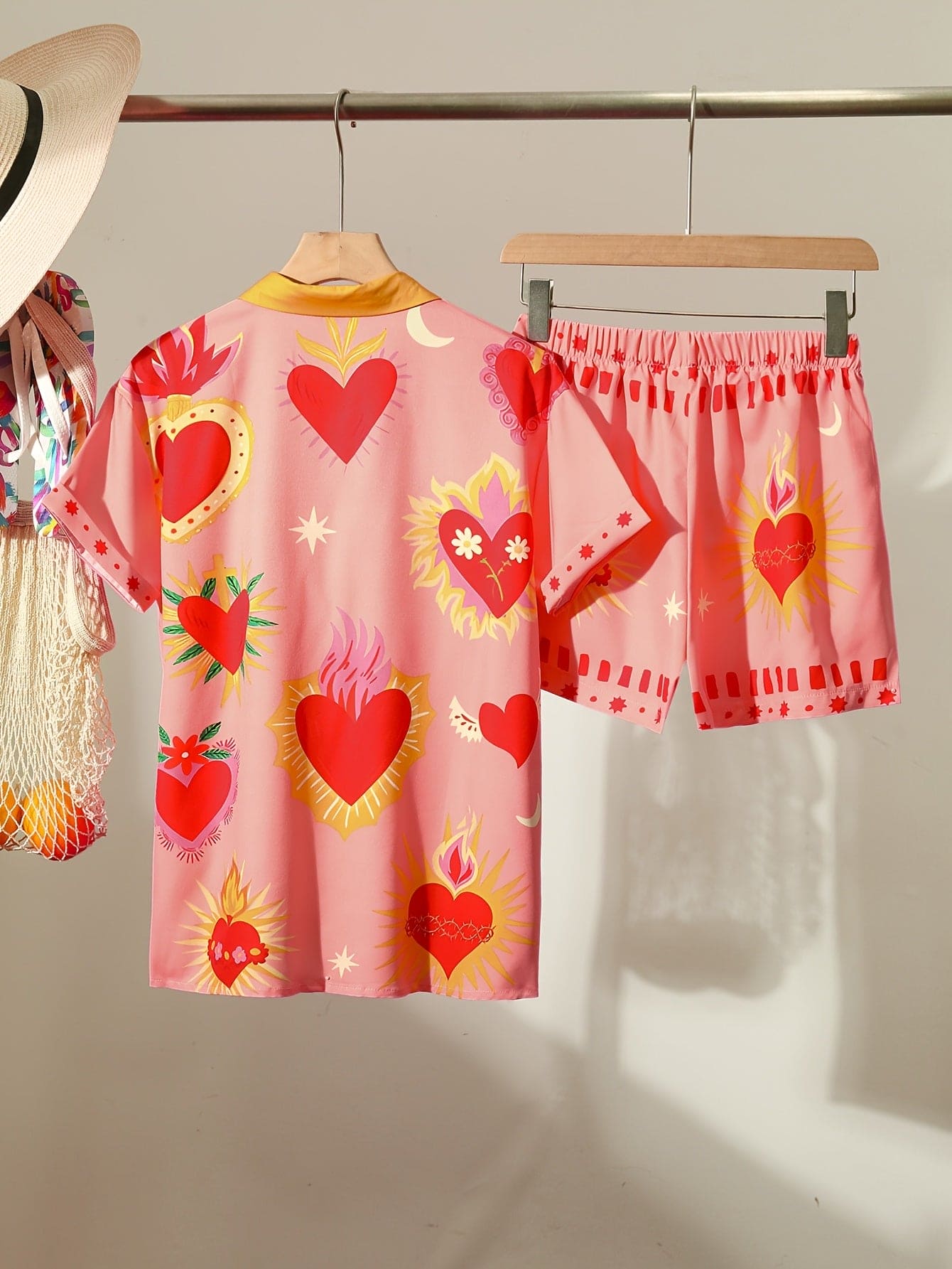 Women'S Pink Heart Print Short Sleeve Blouse & Shorts Set - Casual Beach Vacation Style, Polyester Fabric, Casual Attire|Beach Attire|Polyester Fabric